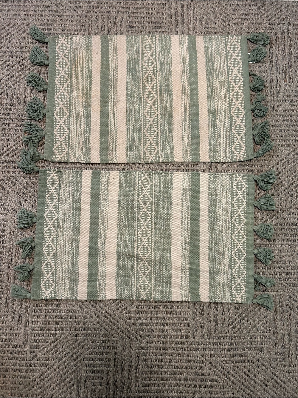 Cannon Classic Green & White Southwest Inspired Rustic Boho Tasseled Mini Rug